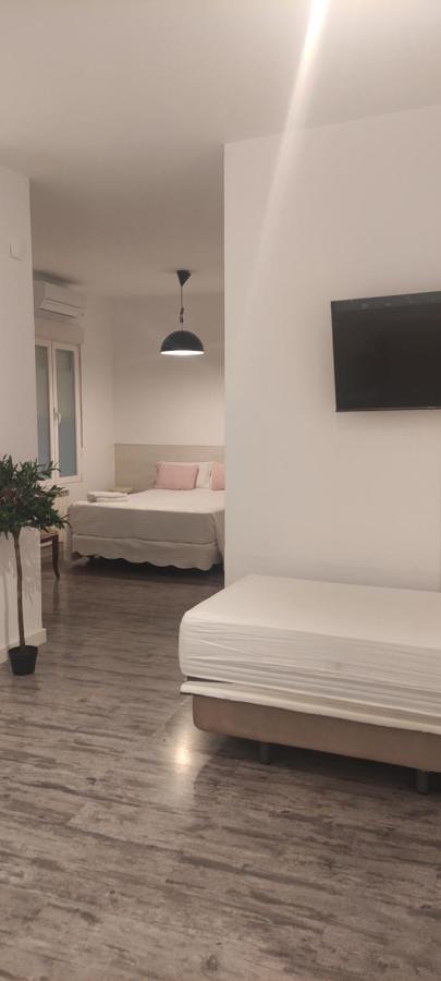 מדריד Hostal Petite Maman מראה חיצוני תמונה