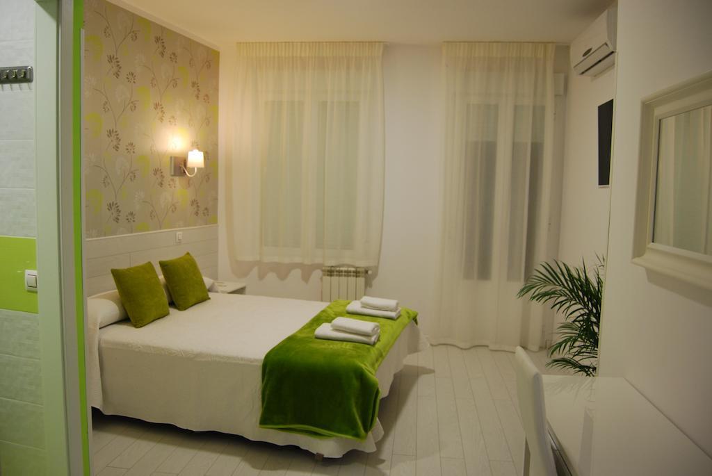 מדריד Hostal Petite Maman חדר תמונה