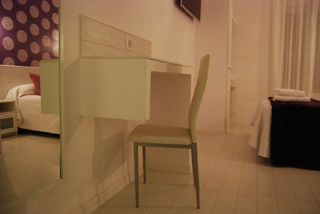 מדריד Hostal Petite Maman מראה חיצוני תמונה